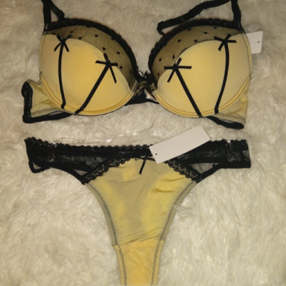 LINGERIE.